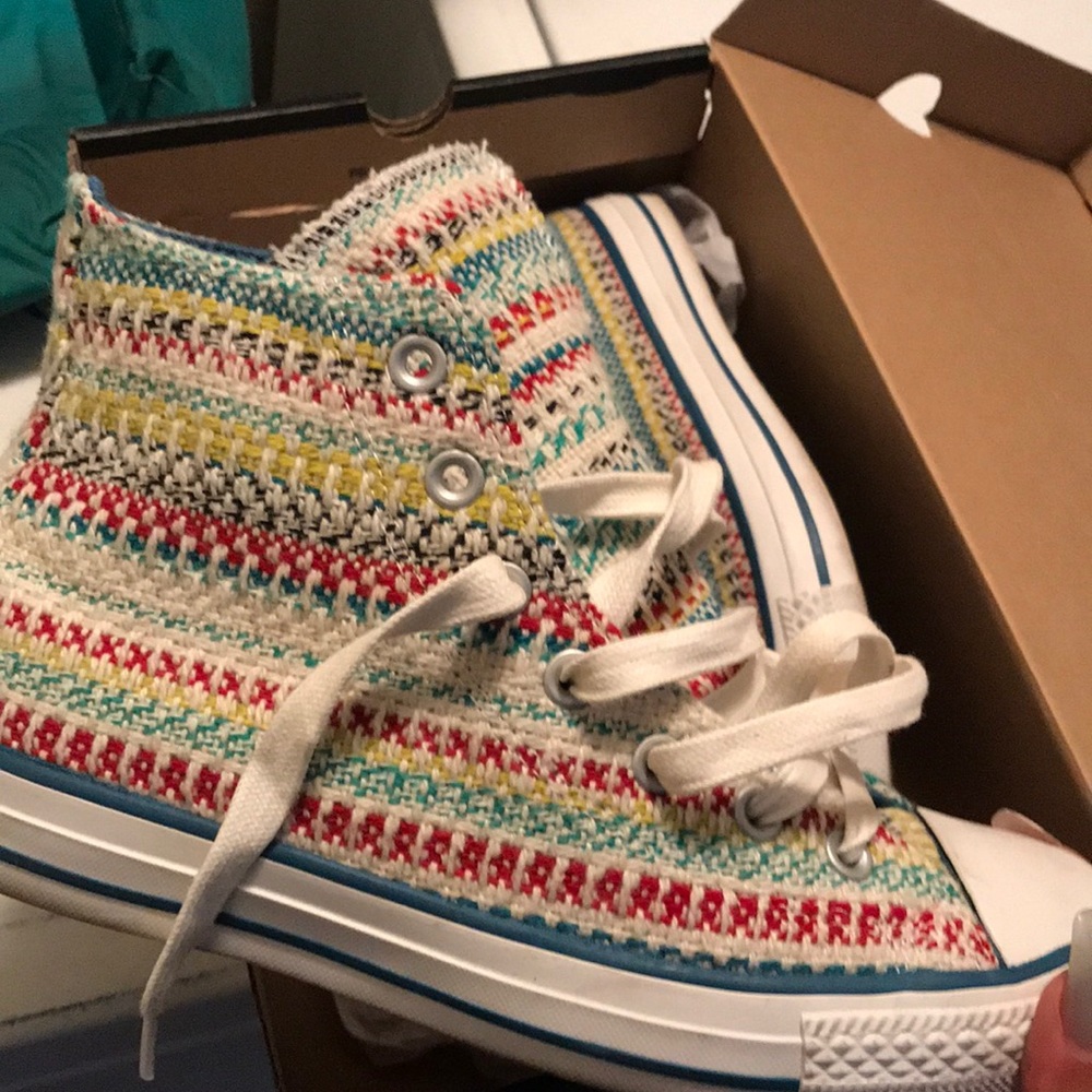 Convers knit Hightop size 6 in kids / 8 in womens